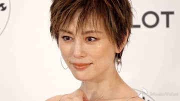 米倉涼子、深スリットドレスで美脚　キャンギャル時代の20歳の自分へ「幸せな自分がいるよ」