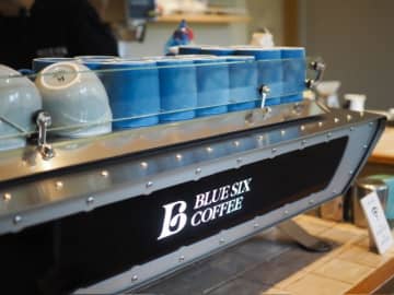 【国立競技場】自然の中で味わう美食。「BLUE SIX COFFEE」のアートのようなモーニング♪