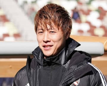 「５年振り？ぐらいに２人でお出かけ」柿谷夫婦のラブラブ２ショットに祝福の声「ハピバ」「お似合いの美男美女」