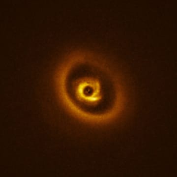 惑星形成中？ 超大型望遠鏡VLTが観測した若い星「RIK 113」の原始惑星系円盤