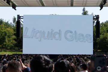 Appleはなぜ「Liquid Glass」を“素材”と呼ぶのか？　UI刷新に見る本質的変化と戦略