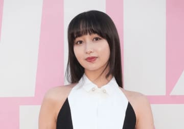 Cocomi、ディズニーシーでのプライベートショットに反響。黒コーデで満喫、母とのエピソードも明かす