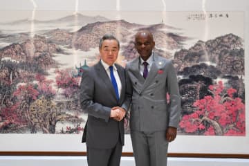 王毅氏、トーゴ外相と会見