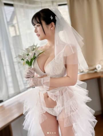 「結婚、、しちゃう？」東雲うみ、ウエディングドレス姿を披露　「ちょっと離婚してきます」とファンからまさかの声
