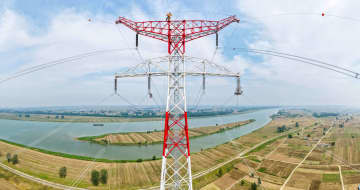 淮河を横断する500キロボルト送電線完成　中国安徽省