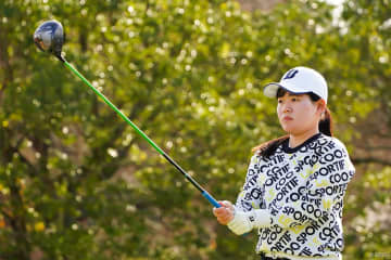 山下心暖が単独首位発進 ルーキー4人目の初勝利なるか／女子下部