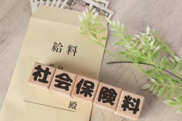 私は昨年4月、同僚は昨年12月に同じ金額「昇給」しました。しかし今年の「社会保険料」が私の方が高かったのはなぜですか？