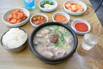 【韓流】Netflix『隣の国のグルメイト』シーズン2「とんこつスープ」韓国編、ソン・シギョンが松重豊を案内したスンデクッパ屋の突き抜けた魅力とは？