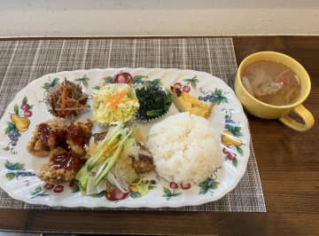 南柏『キッチン ホーリー』で手作りのあったか定食。今日のランチはイートイン、テイクアウトどっちにする？