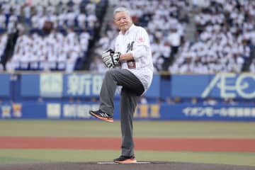 ロッテ、川淵三郎さんが始球式「ベストを尽くせた」