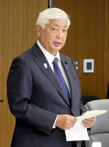 中谷防衛相「科学力結集を」　先端技術活用へ初の専門委