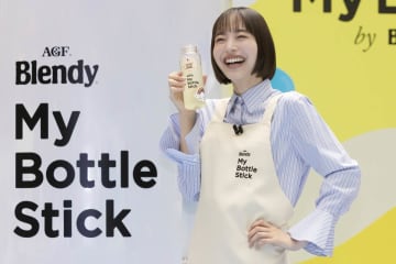 井桁弘恵　マイボトルで水をぷはぁ～「飲む瞬間をこんなに撮られることはないから恥ずかしい」