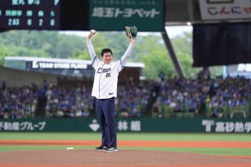 【西武】サッカー日本代表・森保一監督が始球式に登場！「元野球少年ですが、マウンドの傾斜を使って投げるのは難しかった」