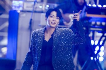「BTS」JUNG KOOK、除隊後わずか2日…J-HOPEのコンサートにサプライズゲストとして登場