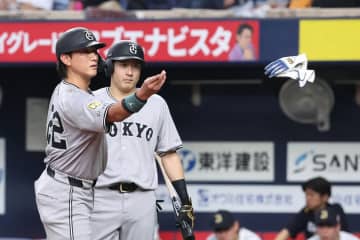 【巨人】小林誠司が今季初打席で〝執念の四球〟　場内は地鳴り級の大歓声＆ＳＮＳでもトレンド入り