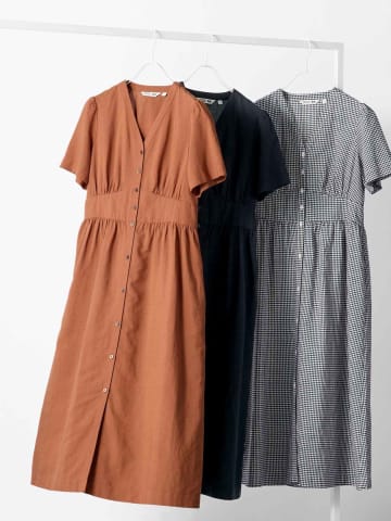 【ユニクロ】賢く買うなら今！「きれい見えワンピ」