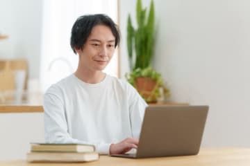 「基本ほったらかしで」NISAでオルカンに7年継続積み立て・45歳男性の現在の運用益は？
