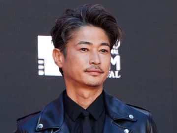 窪塚洋介、愛妻42歳の誕生日を夜景きれいなレストランでお祝い