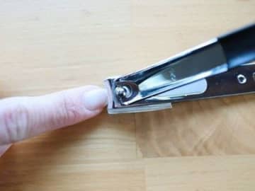「爪切り」の切れ味を一発で復活させる方法！おうちにあるモノを使って簡単にできますよ♪