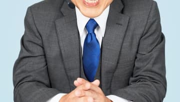 岸田前総理 YouTubeからの「銀の盾」に満面の笑み『総理時代とは別人の顔色』とコメント殺到「めちゃくちゃ良い笑顔すぎるw 総理のときどんだけ辛かったんですかw」「こんな笑顔、総理時代に一度もなかったよね笑」