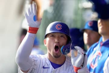 鈴木誠也が困惑…逸材との“珍攻防”直後に「飛んできたw」　まさかの行動に日米爆笑