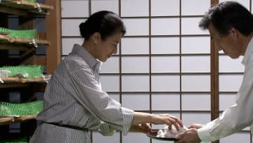 「今年も良い繭が出来ましたね」皇后さまが蚕の作った繭を収穫　伝統のご養蚕