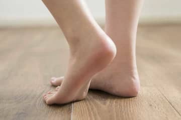 「他人の家に素足で上がる」のはNG？　いまさら聞けない、汗ばむ季節のマナー