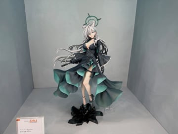 「ブルーアーカイブ」よりフィギュア「シロコ＊テラー」のデコマスが会場初展示！【#スマイルフェス】ヒナ（ドレス）やハナコ（水着）、サオリなども展示