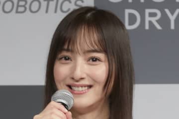 美の頂点！佐々木希＆橋本環奈の”姉妹”2ショットが大反響「芸能界で最も美しい2ショ」「2人並ぶのやば過ぎ」「まさに女神と天使」