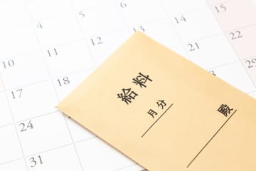 正社員で事務員として働き手取り「17万円」です。娘のアルバイト代が「時給1300円」なのですが、私より稼いでいますか…？