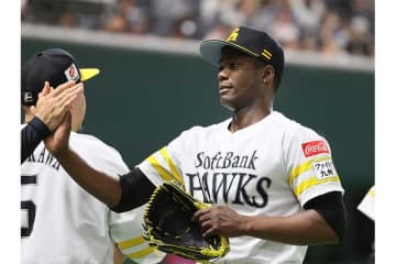 モイネロが押してもビクともしない172キロの男　球場の端で起きた思わぬ“勝負”に「え、可愛すぎ」の声
