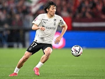 「悲惨な今季に驚異的な成績」２部降格で移籍注目の日本代表MF、金満“パリ”の補強候補として仏メディアが報道！「全てを備えた完璧な選手」