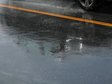 雨天時は「視界の確保」と「音」に集中、スピードの出し過ぎも注意…雨の日に車を運転するときのポイントを専門家が解説