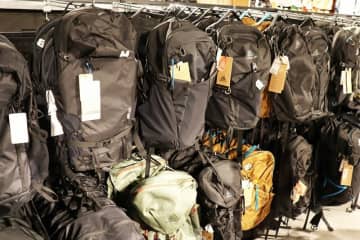 シンプルでもユニーク機能が◎「グレゴリー」の24Lバックパック　山＆街で使いやすい理由・ショップレポ