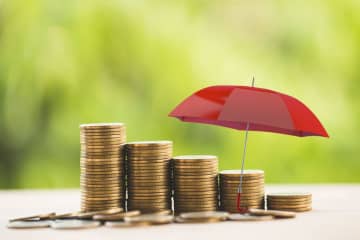 万が一「銀行が破綻」したら預金はどうなる？ 元本が「保護」される預金保険制度「ペイオフ」とは？