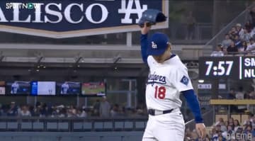 山本由伸が首を傾げ、ロバーツ監督は「ストライク！」声を荒げる　勝負を分けた一球…“まさかの判定”に泣き痛恨被弾