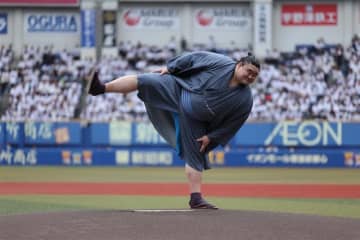 ロッテ、隆の勝がセレモニアルピッチ「楽しく、気持ちよく投げることができて本当に良かった」