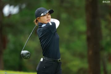 高橋彩華が3年ぶり2勝目に王手　河本結、佐久間朱莉ら2位