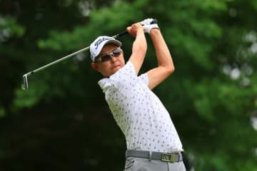岩本高志ら首位で最終日へ　谷口徹3位、宮本勝昌は11位