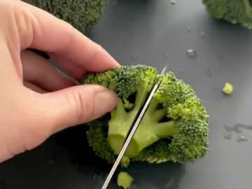 カットが面倒な野菜　意外な切り方に「目からウロコ」「初めて知った！」
