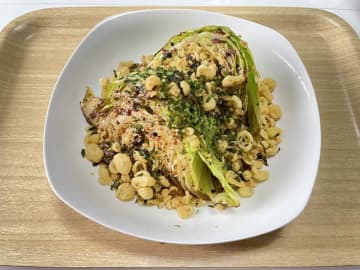 家族で争奪戦になる人気レシピ【春キャベツのお好み焼き風】、マヨが甘くてジューシー！