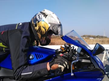 異次元にクリアな視界はレンズに秘密あり‼『ダブルオーグラスギア』のバイク用度付きメガネ