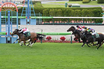 函館競馬で異次元レコード連発「速すぎじゃね」「開幕週とはいえ…」　名牝の記録を46年ぶりに更新