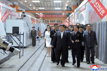 金正恩総書記が重要軍需工業企業所を現地指導