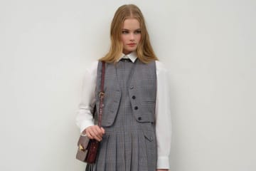 メゾン キツネ 25-26年秋冬コレクション - “おめかしキツネ”が楽しむ都会の冬