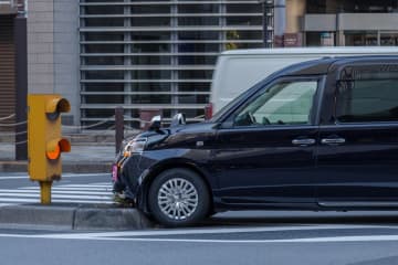 駐車中に縁石に当てた…これって“当て逃げ”？通報すべきか迷ったら読む記事
