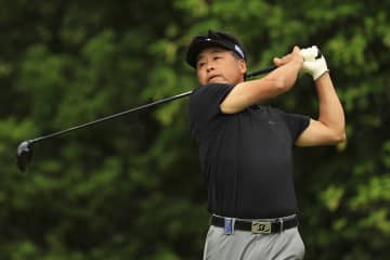 ルーキー岩本高志がシニア初Vへ首位浮上 宮本勝昌は11位