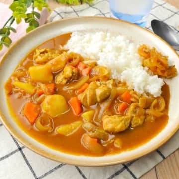 ダマされたと思って「カレー」をコレで煮込んでみて！「子供が3回おかわりした」一瞬で本格派になるカレーレシピ