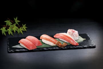 くら寿司、中トロや本ズワイガニを味わう「とろとかに」フェア