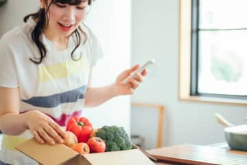 ふるさと納税の「返礼品」を母が毎月郵送してくれます。ありがたいですが、他人が受け取ってもいいのでしょうか？